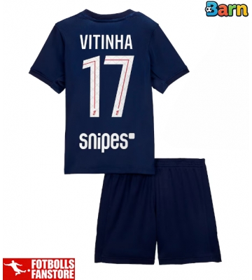 Paris Saint-Germain Vitinha #17 Hemmatröja Barn 2025-26 Kortärmad (+ Korta byxor)